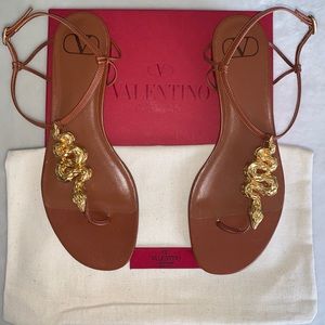 Snake motif thong-sandal